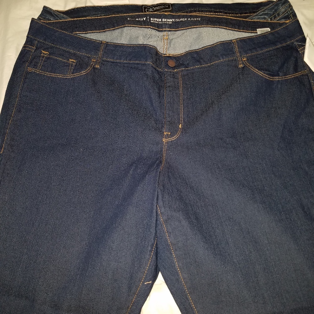 Dark wash skinny jeans
